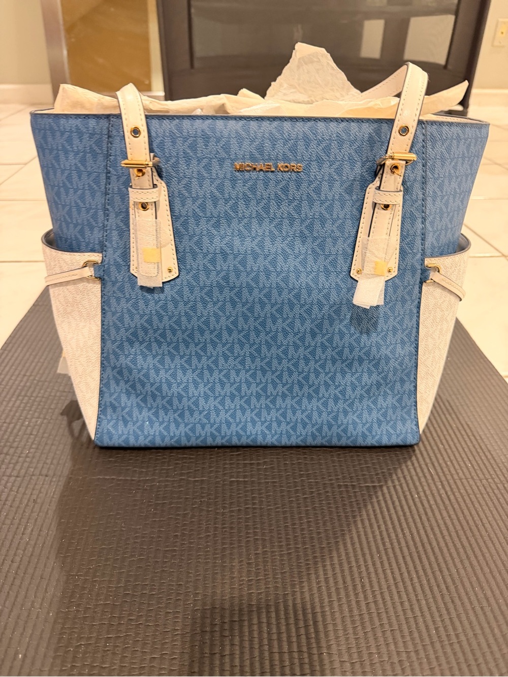 Michael Kors MK Voyager Colorblock East West Blue White Signature Tote Purse